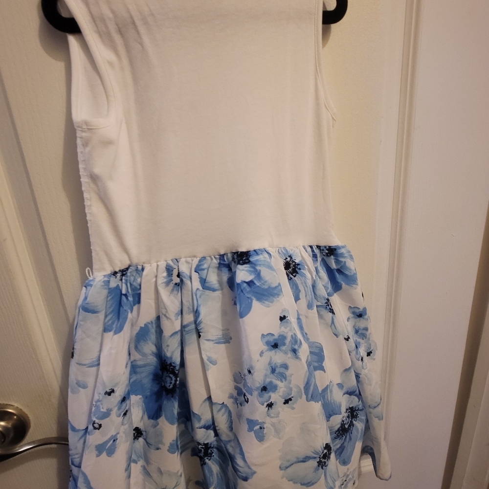 Children's place size 8 light blue flowers